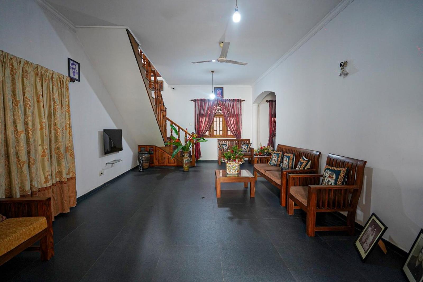 4Ty Two Homestay Галле Экстерьер фото