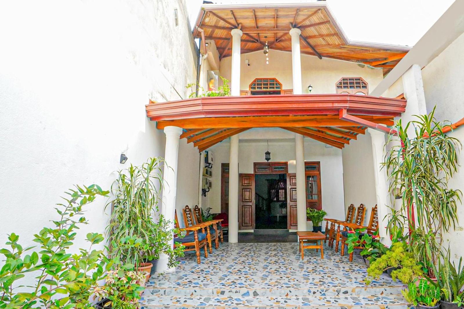 4Ty Two Homestay Галле Экстерьер фото
