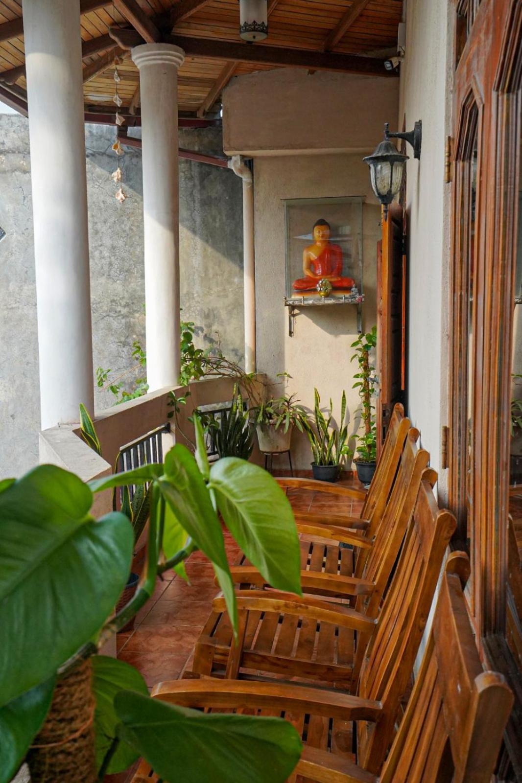 4Ty Two Homestay Галле Экстерьер фото