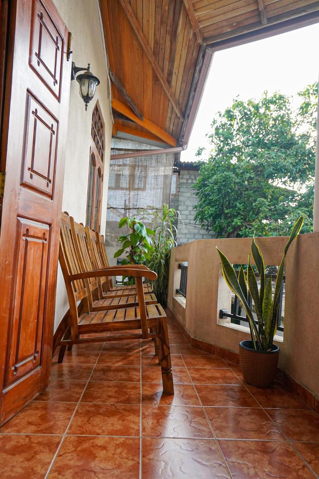 4Ty Two Homestay Галле Экстерьер фото