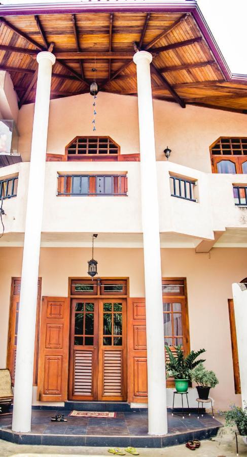 4Ty Two Homestay Галле Экстерьер фото